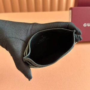 Gucci Emblem Card Holder Black Leather frabic