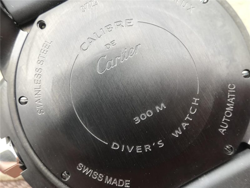 WeChatImage_20210616220000 CALIBRE DIVER 42 AUTOMATIC BLACK CASE STEEL BEZEL