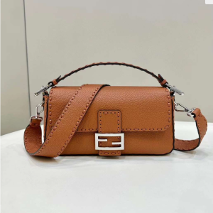 WeChatScreenshot_20240313120109_660f6331-a934-46ab-a89c-899c83ec2f15 BAGUETTE 27CM TAN CALFSKIN SILVER HARDWARE