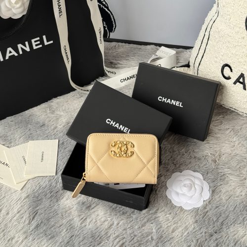 CC 19 Quilted Zipper Coin Purse Beige Gold-Tone Sheepskin 242798