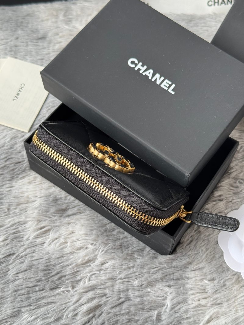 CC 19 Quilted Zipper Coin Purse Black Gold-Tone Sheepskin 242800