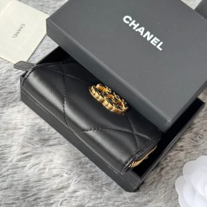 CC 19 Quilted Zipper Coin Purse Black Gold-Tone Sheepskin 242800