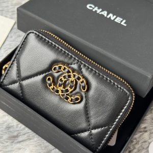 CC 19 Quilted Zipper Coin Purse Black Gold-Tone Sheepskin 242800