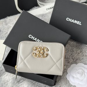 CC 19 Quilted Zipper Coin Purse Gray Gold-Tone Sheepskin 242802