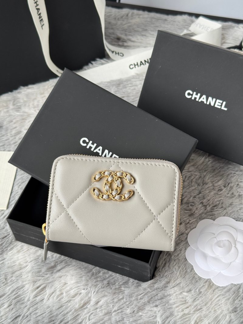 CC 19 Quilted Zipper Coin Purse Gray Gold-Tone Sheepskin 242802