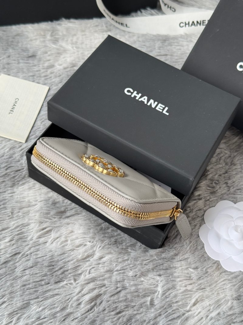 CC 19 Quilted Zipper Coin Purse Gray Gold-Tone Sheepskin 242802