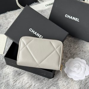 CC 19 Quilted Zipper Coin Purse Gray Gold-Tone Sheepskin 242802