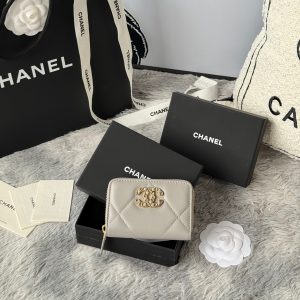 CC 19 Quilted Zipper Coin Purse Gray Gold-Tone Sheepskin 242802