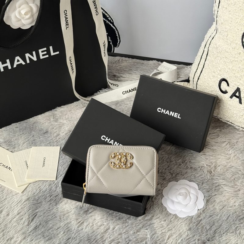 CC 19 Quilted Zipper Coin Purse Gray Gold-Tone Sheepskin 242802