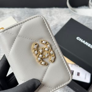 CC 19 Quilted Zipper Coin Purse Gray Gold-Tone Sheepskin 242802