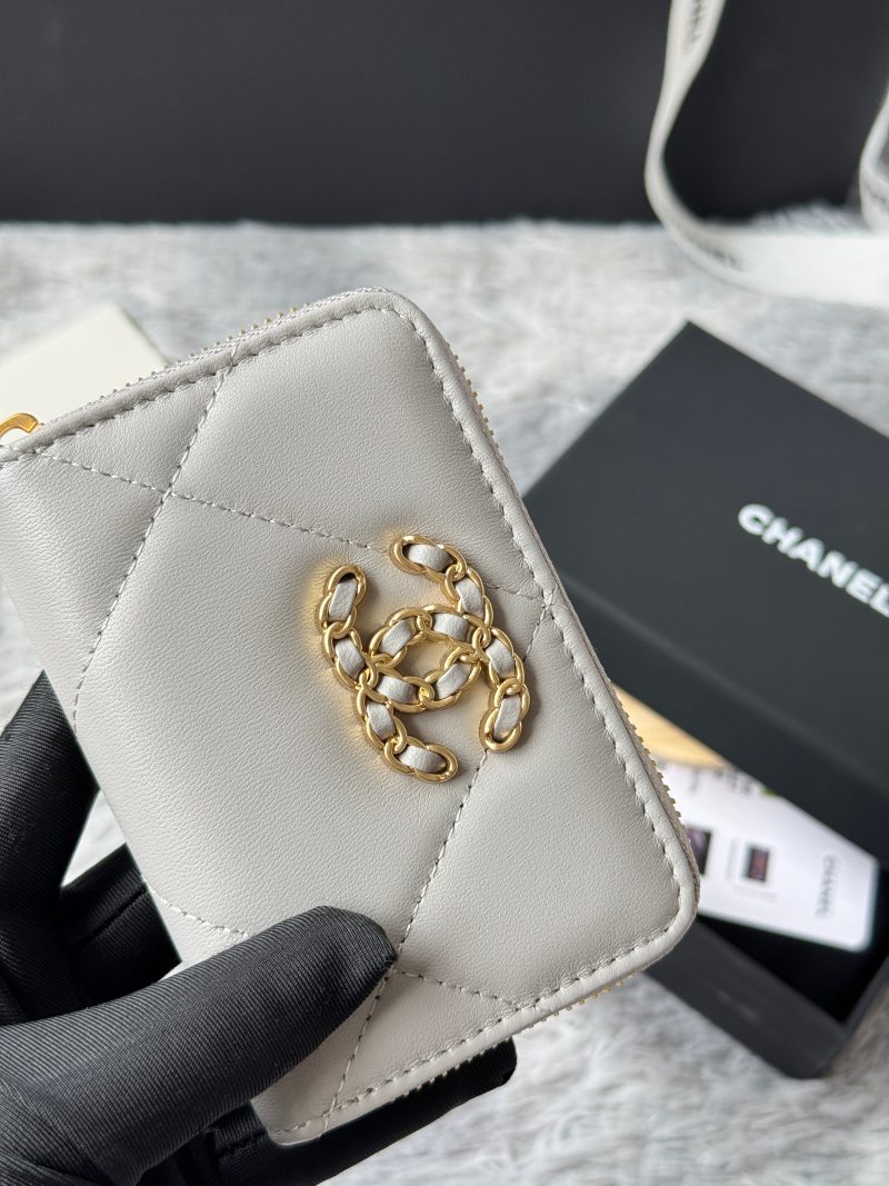 CC 19 Quilted Zipper Coin Purse Gray Gold-Tone Sheepskin 242802