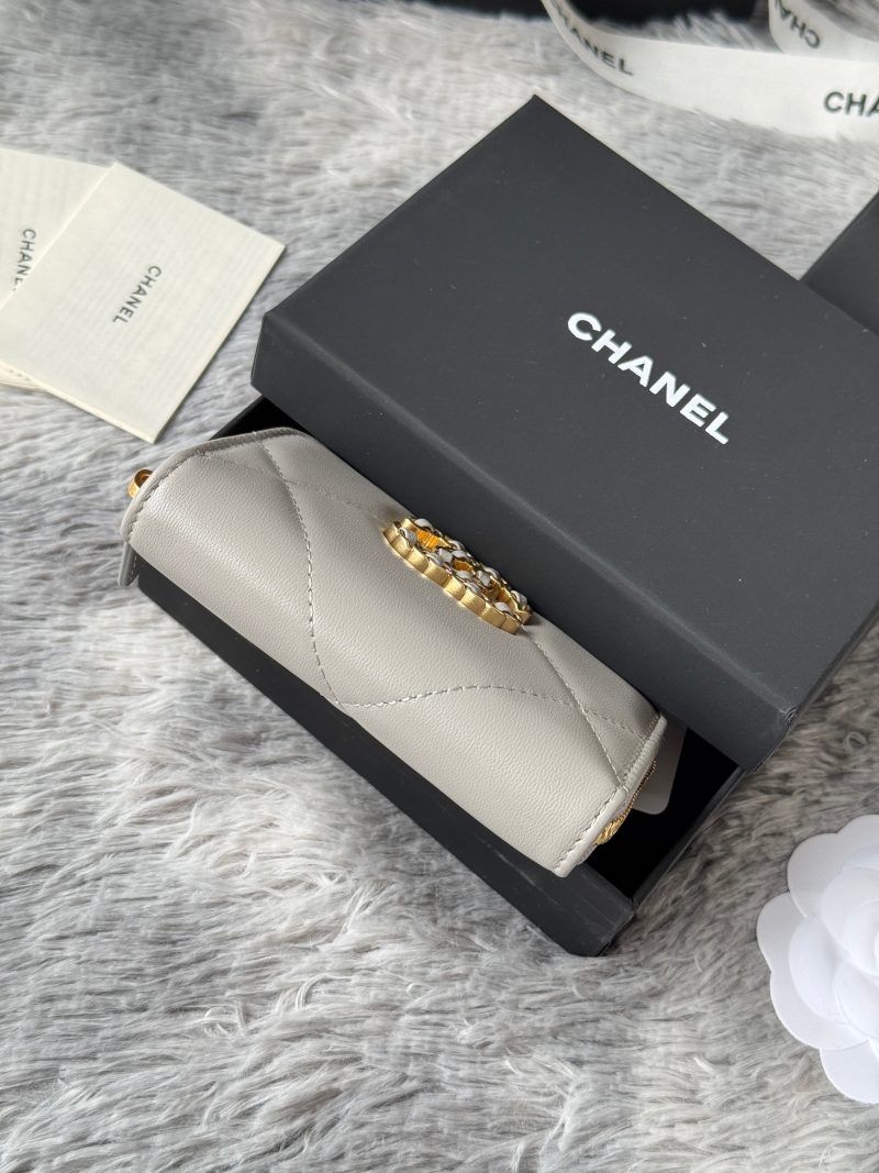 CC 19 Quilted Zipper Coin Purse Gray Gold-Tone Sheepskin 242802