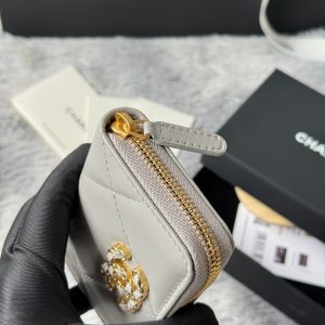 CC 19 Quilted Zipper Coin Purse Gray Gold-Tone Sheepskin 242802