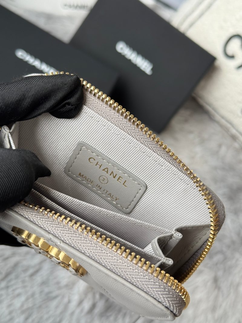 CC 19 Quilted Zipper Coin Purse Gray Gold-Tone Sheepskin 242802