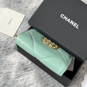 CC 19 Quilted Zipper Coin Purse Mint Green Gold-Tone Sheepskin 242804