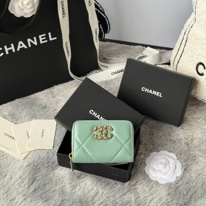 CC 19 Quilted Zipper Coin Purse Mint Green Gold-Tone Sheepskin 242804