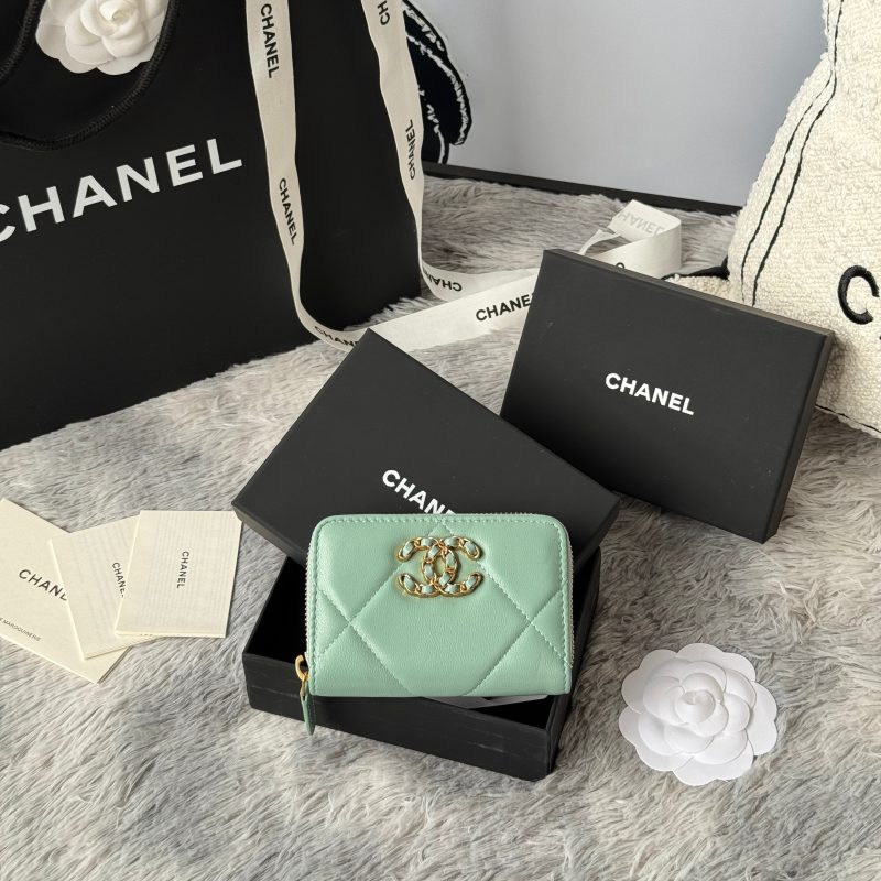 CC 19 Quilted Zipper Coin Purse Mint Green Gold-Tone Sheepskin 242804