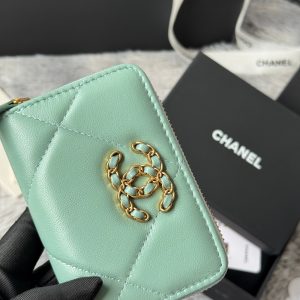 CC 19 Quilted Zipper Coin Purse Mint Green Gold-Tone Sheepskin 242804