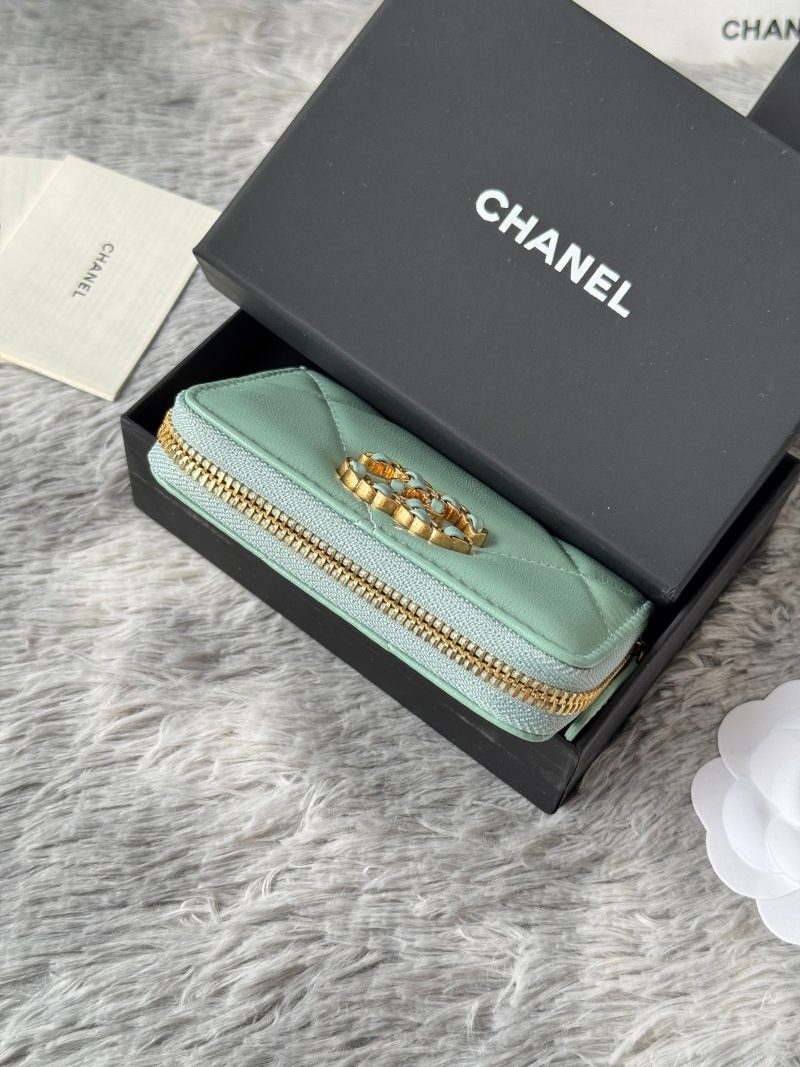 CC 19 Quilted Zipper Coin Purse Mint Green Gold-Tone Sheepskin 242804