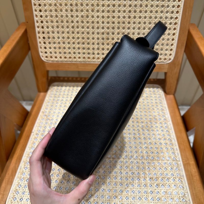 YSL Shoulder Bag 23cm Black Gold Cowhide