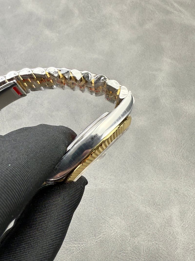 Rolex Datejust 41mm Silver Gold