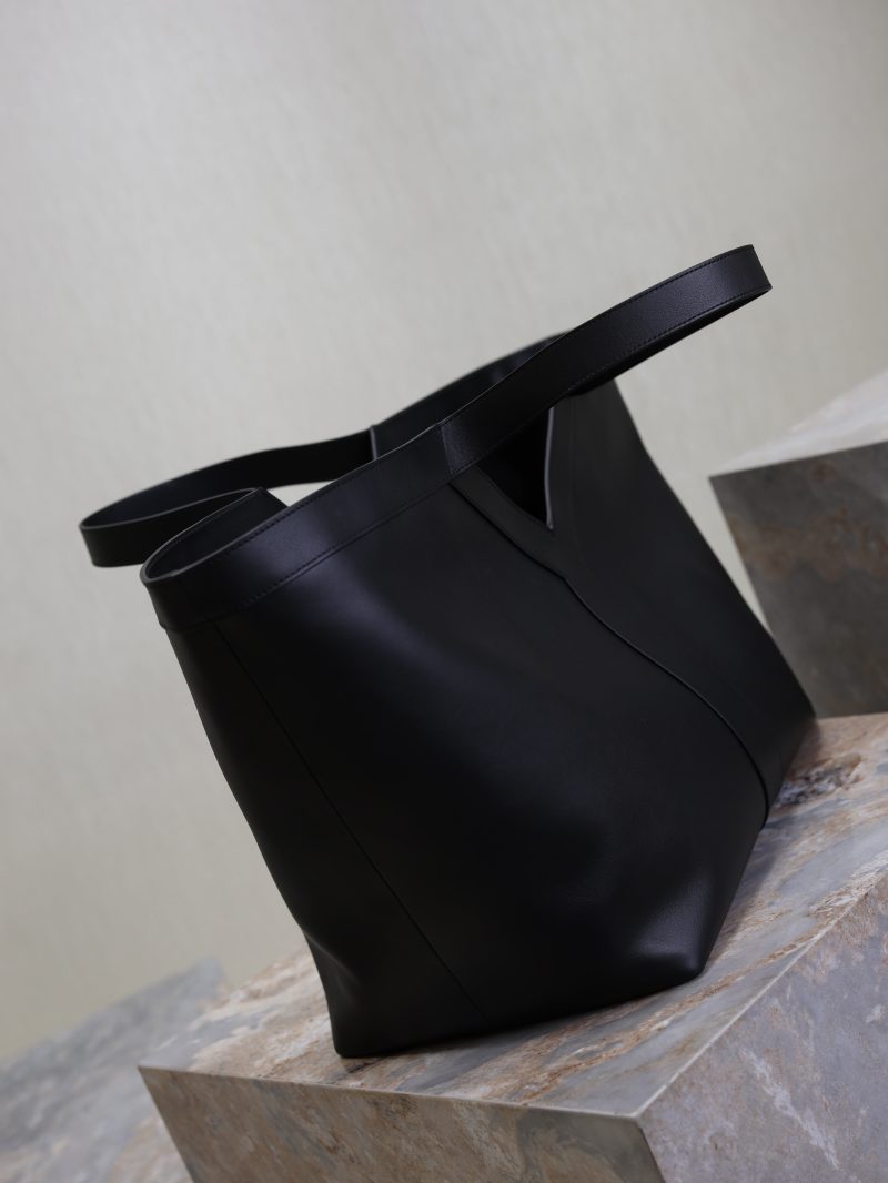 Y Tote Bag Black Cowhide