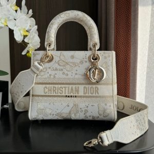 img_0faadb7d_20240106_i1704523495_6707_0_jpg medium lady 24 white beige embroidery canvas