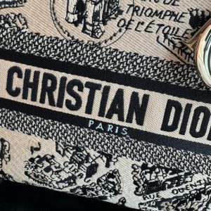 img_0faadb7d_20240106_i1704523798_2446_2_jpg medium lady 24 black pink embroidery canvas