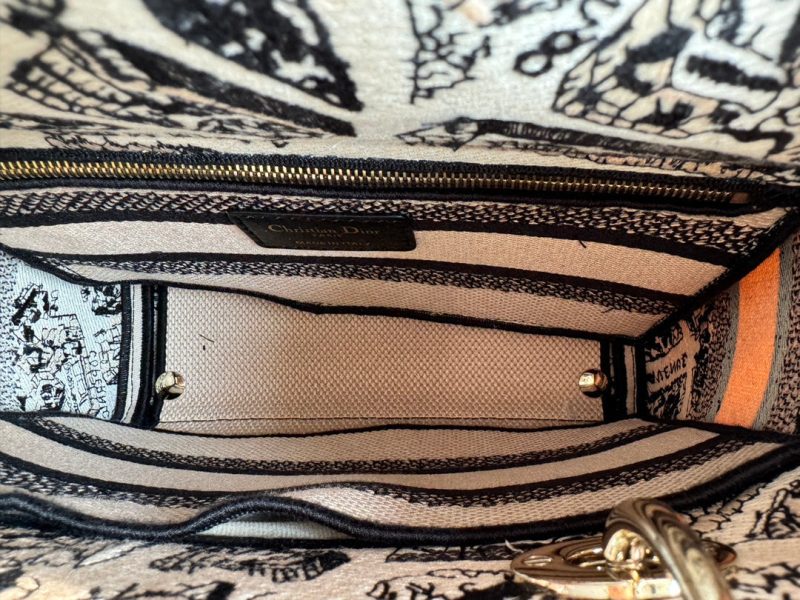 img_0faadb7d_20240106_i1704523798_3597_7_jpg medium lady 24 black pink embroidery canvas