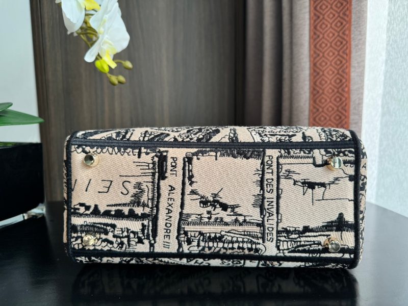 img_0faadb7d_20240106_i1704523798_551_6_jpg medium lady 24 black pink embroidery canvas