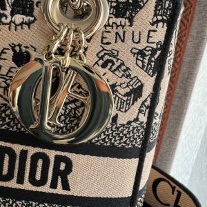 img_0faadb7d_20240106_i1704523798_6685_1_jpg medium lady 24 black pink embroidery canvas