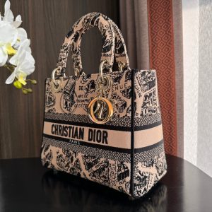 img_0faadb7d_20240106_i1704523798_6953_4_jpg medium lady 24 black pink embroidery canvas