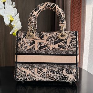 img_0faadb7d_20240106_i1704523798_9055_5_jpg medium lady 24 black pink embroidery canvas