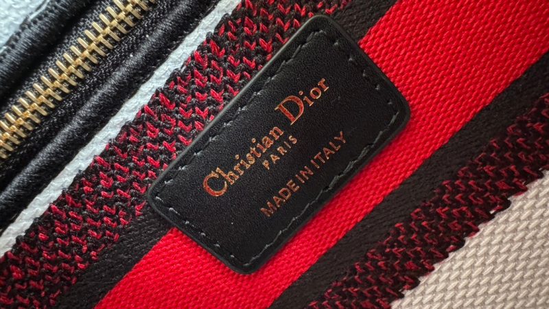 medium lady 24 red white embroidery