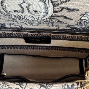 medium lady 24 black beige embroidery