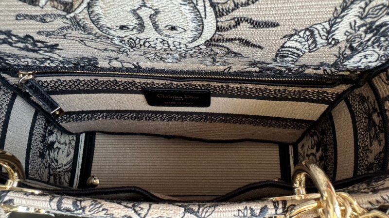 medium lady 24 black beige embroidery