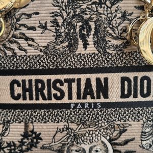 medium lady 24 black beige embroidery