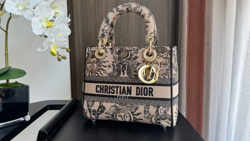 medium lady 24 black beige embroidery