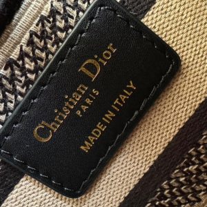 medium lady 24 black beige embroidery