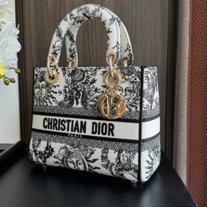 img_0faadb7d_20240326_i1711427643_1101_3_jpg medium lady 24 black white sun embroidery canvas