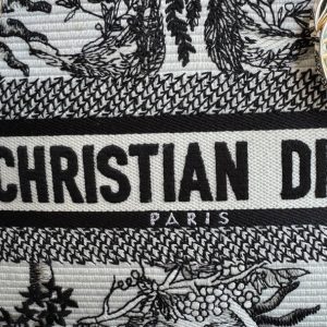 img_0faadb7d_20240326_i1711427643_1847_2_jpg medium lady 24 black white sun embroidery canvas