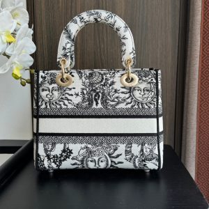 img_0faadb7d_20240326_i1711427643_5723_4_jpg medium lady 24 black white sun embroidery canvas