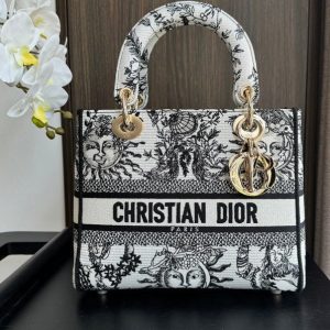 img_0faadb7d_20240326_i1711427643_7053_0_jpg medium lady 24 black white sun embroidery canvas