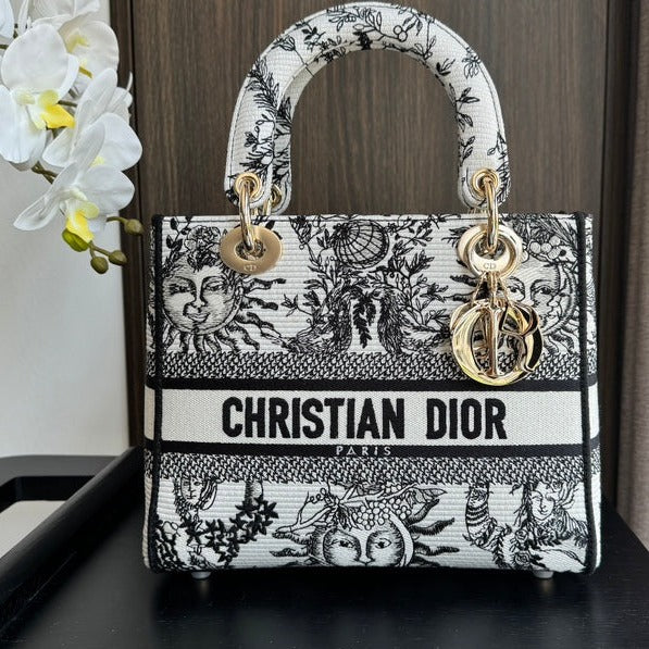 img_0faadb7d_20240326_i1711427643_7053_0_jpg medium lady 24 black white sun embroidery canvas