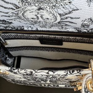 img_0faadb7d_20240326_i1711427643_9997_7_jpg medium lady 24 black white sun embroidery canvas