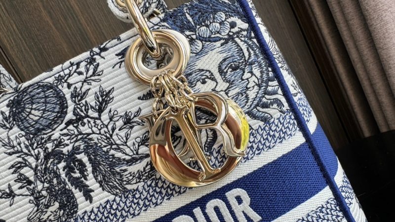 medium lady 24 blue white embroidery