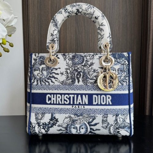 img_0faadb7d_20240411_i1712812448_5121_0_jpg medium lady 24 blue white embroidery