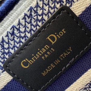 medium lady 24 blue white embroidery