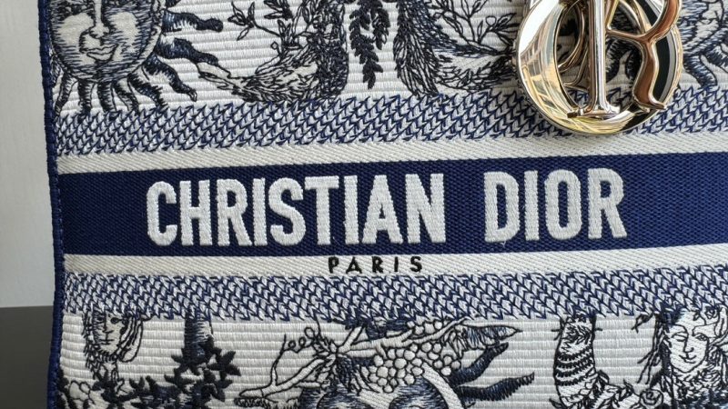 medium lady 24 blue white embroidery