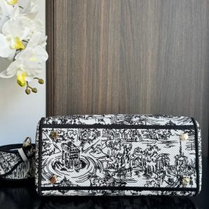 medium lady 24 black white embroidery